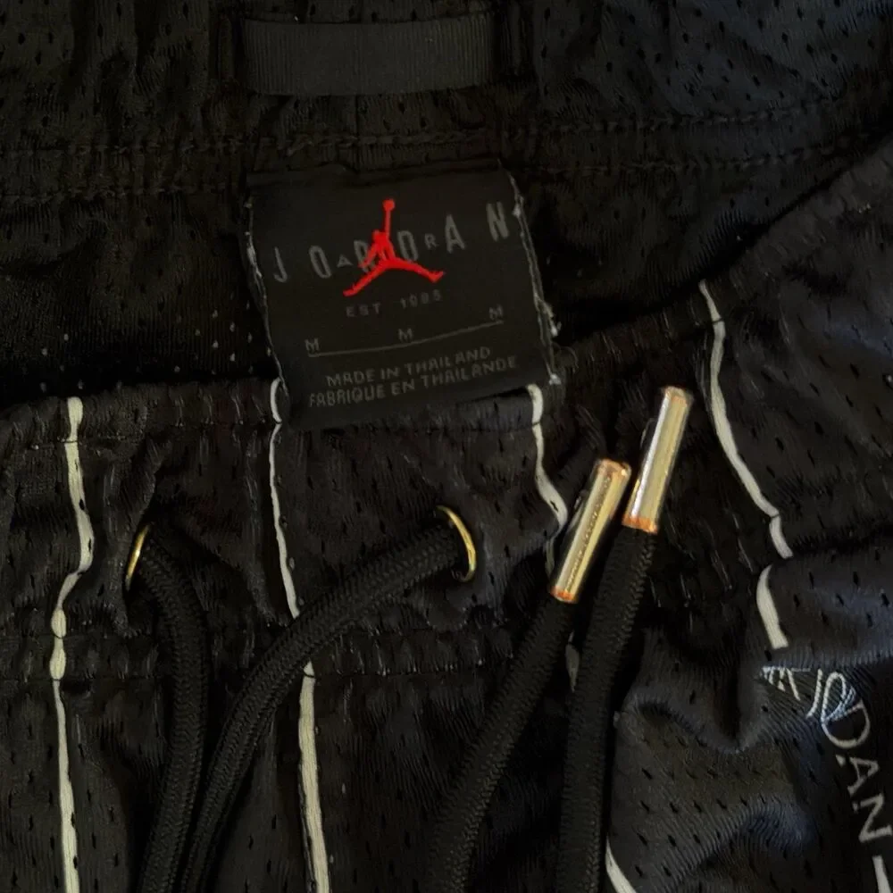 Nike Air Jordan Essentials Basketball Shorts Mens Medium Black Pinstripe Mesh